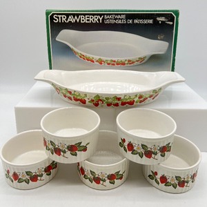 lot 283 image: SHEFFIELD Strawberries n Cream Ramekins and Strawberry Bakeware