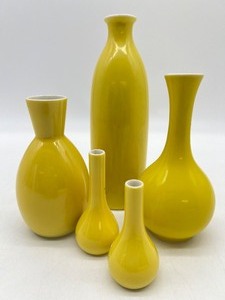 lot 285 image: FITZ AND FLOYD and JAPAN Miniature Flower Vases