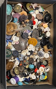 lot 293 image: Shoebox Full of a Variety of Vintage Buttons