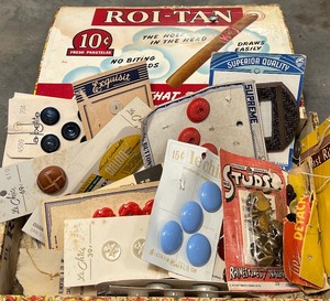 lot 299 image: Vintage Variety Carded Buttons and More