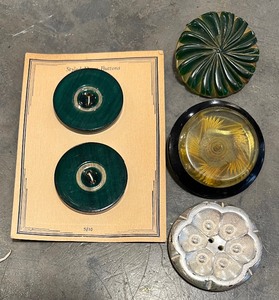 lot 297 image: Vintage Variety of Large Buttons including Lucite