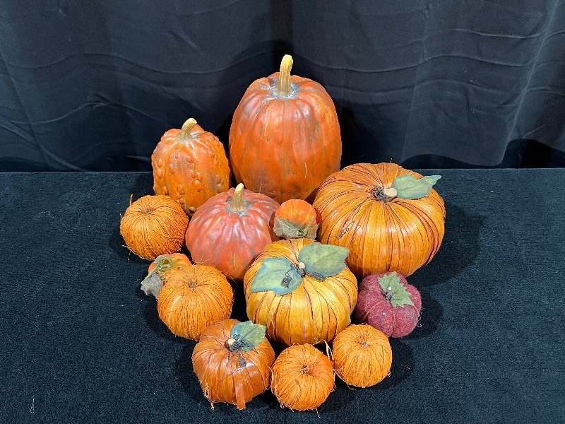 lot 1510 image: Pumpkin Fall Decor