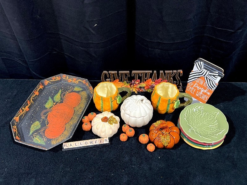 lot 1512 image: Miscellaneous Fall Decorations