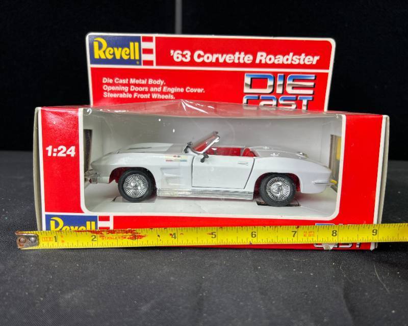 lot 3 image: 124 Die Cast #28 Kenny Irwin 50th Anniversary Texaco Stock Car Bank NOS