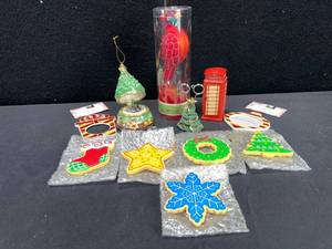 lot 1588 image: CHRISTMAS ORNAMENT LOT WMUSICAL CHRISTMAS TREE