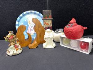 lot 1590 image: VARIOUS HOME DECOR CANDLES, BIRDS, MUSIC BOX AND OTHERS