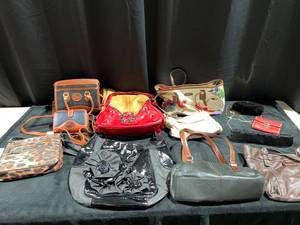 lot 1596 image: PURSE LOT NAME BRAND AND OTHERS