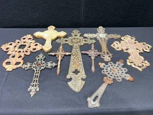 lot 1597 image: CROSSES LOT MOST ARE METAL