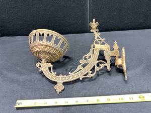 lot 1492 image: ANTIQUE KEROSENE WALL LAMP HOLDER