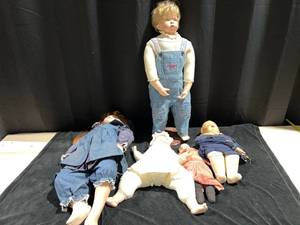 lot 1499 image: PORCELAIN DOLL LOT