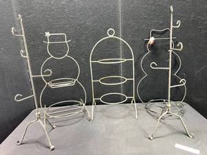 lot 1662 image: METAL STANDS, HOLDERS, SERVERS