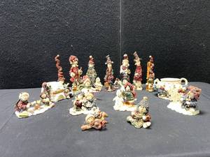 lot 1668 image: SNOWMEN DECOR BOYDS BEARS LOT