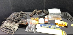 lot 316 image: Antique Electric Train Cars, Engine and Track