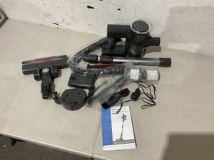 lot 312 image: 450W Cordless Vacuum Cleaner