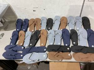lot 319 image: LOT OF 30 Pairs of Sandle different sizes