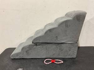 lot 247 image: Pet Stairs, Measures 40 x 28 x 16, Grey