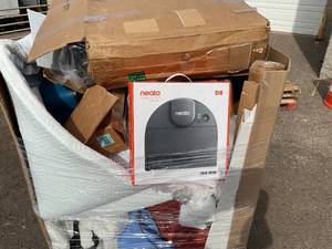 lot 261 image: Wholesale Pallet of Assorted Miscellaneous Items