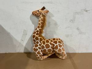 lot 451 image: Large Stuffed Animals Standing Giraffe Toys Plush Giant