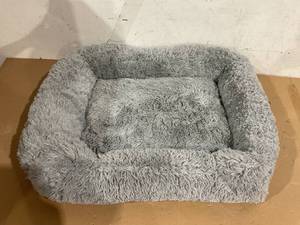 lot 474 image: Grey Furry Dog Bed, Measures 36 x 29