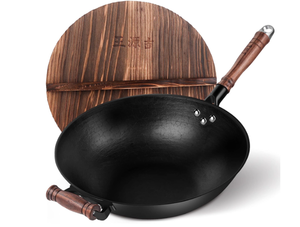lot 49 image: WANGYUANJI Cast Iron Wok 13.4
