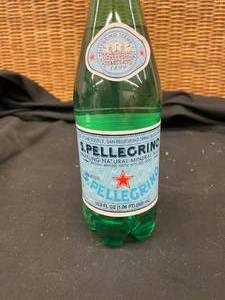 lot 186 image: San Pelligrino Water 12 pack