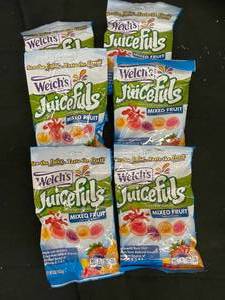 lot 194 image: Welches Juicefuls 6 bags