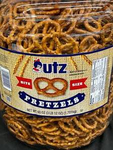 lot 353 image: UTZ Bite Sized Pretzels 3 pound 12ozs BIG TUB&nbspBest&nbspBy 05272024