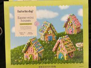 lot 403 image: Easter Mini Houses 5 boxes&nbspBest&nbspBy 10072023