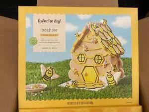lot 714 image: Beehive Cookie House Kit 6 boxes&nbspBest&nbspBy 10082023