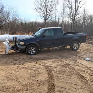 lot 2 image: 2002 FORD XLT F150 WITH WORKING SNOWPLOW