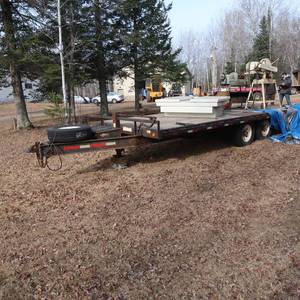 lot 3 image: 22 FLATBED CAR HAULING TRAILER