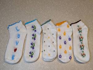 lot 428 image: Five New Pairs of Cute Womens Ankle Socks Flowers P