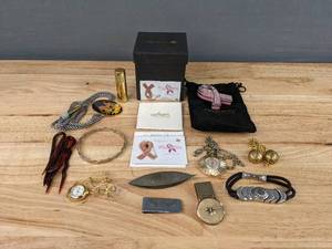 lot 70 image: Small Assortment of Pins, Jewelry, Hair Pins, and more E