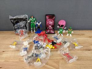 lot 67 image: Assorted Mighty Morphin Power Rangers Small ToysFigurines E