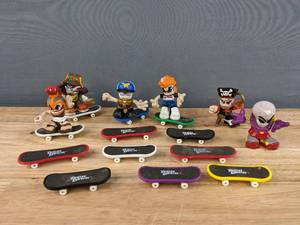 lot 76 image: Set of (6) Tech Deck Dudes Figurines and Extra Skateboards E