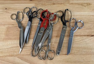 lot 101 image: Lot of 10 Pairs of Metal Scissors E