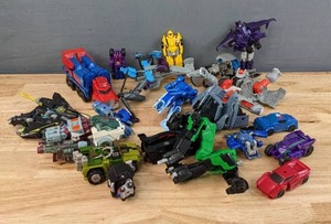 lot 42 image: Transformers Toy Collection E