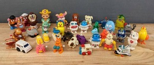 lot 30 image: Vintage Wind-Up Toy Collection E