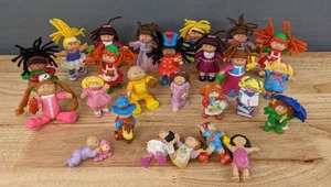 lot 103 image: Mixed Lot of Vintage Plastic Cabbage Patch Kids Toy Figures E