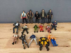 lot 83 image: (16) Assorted Posable Action Figure Toys (Star Wars, Men in Black, Jurassic Park, The Walking Dead, Chap Mei Toys, etc.) E