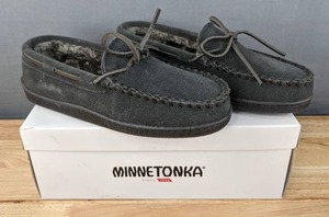 lot 137 image: Minnetonka Mens Pile Lined Hardsole Slipper - Size 7W N