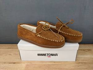 lot 35D image: Mens Minnetonka Pile Lined Hardsole Slipper Size 9.5W N