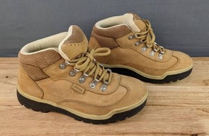 lot 32 image: Jeep Womens Hiking Shoes Size 6 F