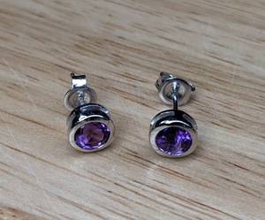 lot 27A image: Brand New Amazon Collection Purple Amethyst Sterling Silver Genuine and Created Gemstone 5mm Bezel Set Birthstone Stud Earrings Q