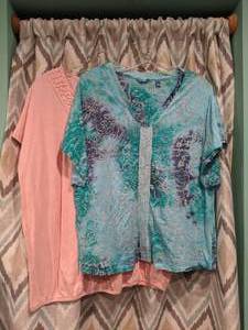 lot 437 image: Sonoma and Izod Tops Pink Blue Green Gray Womens Size XL P