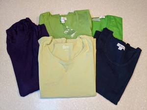 lot 444 image: Variety of Tops Green Purple Blue Womens Size Large P