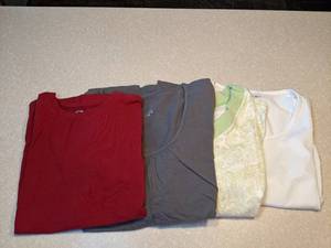 lot 457 image: Five New Womens Tops Maroon Gray Green White Size XL P