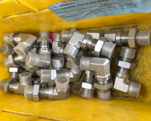 lot 114 image: Hydraulic Fittings