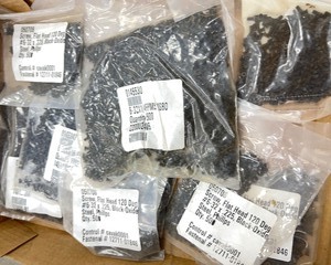 lot 130 image: Bulk Flat of Machine Screws
