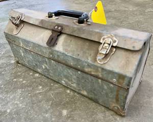 lot 118 image: Vintage Tin Tool Box with Tools